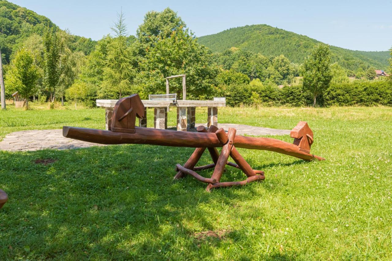 VárLak Sub Cetate Exterior foto